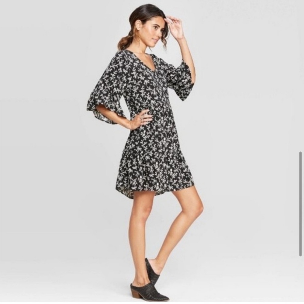 Black and White Floral boho dress universal thread  size small
